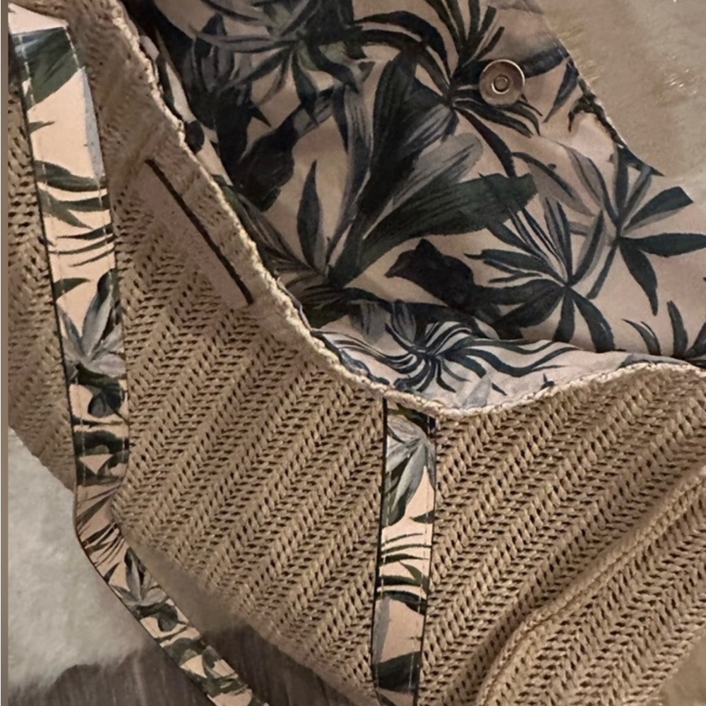 Victoria's Secret Woven Straw Travel Sexy Beach Tote - Picture 2 of 10